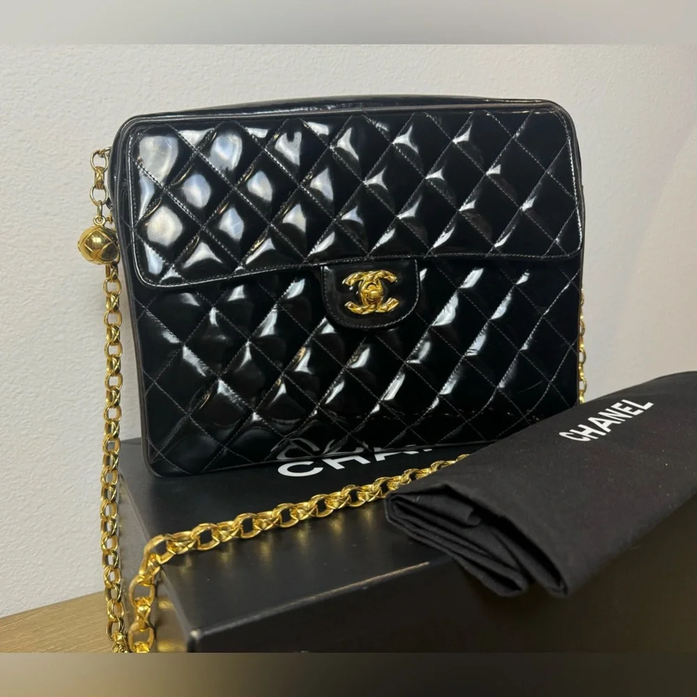 CHANEL vintage Large pocket quilted camera bag - Picture 1 of 12